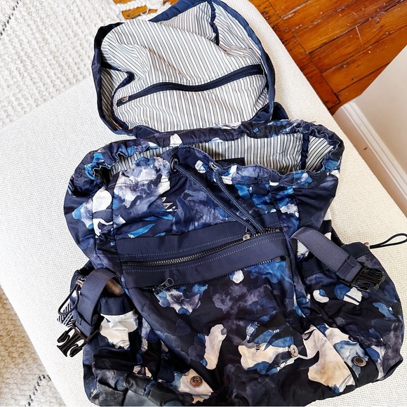 Lululemon Traveling Yogini Rucksack - Picture 11 of 16